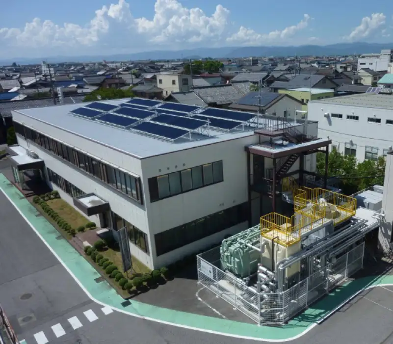 三菱ケミカル(株)中日本事業に導入された吸着ヒートポンプ